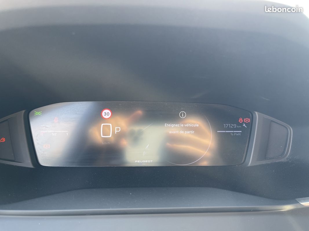 Peugeot 2008 1.2 HYBRID 145CH ALLURE E-DCS6 (image 11)