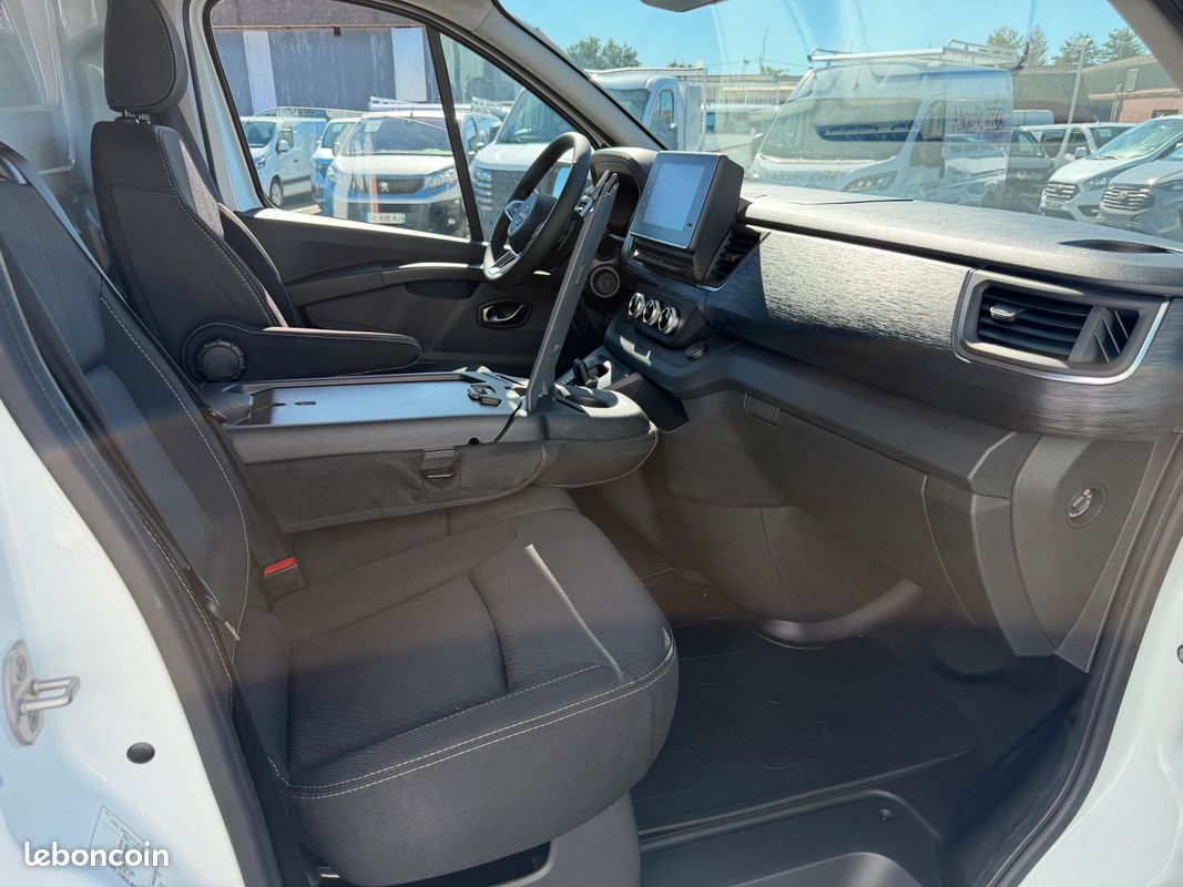 32150 ht Nissan Primastar L2H1 170 cv BVA9 Tekna + Kit bois + Attelage (image 6)