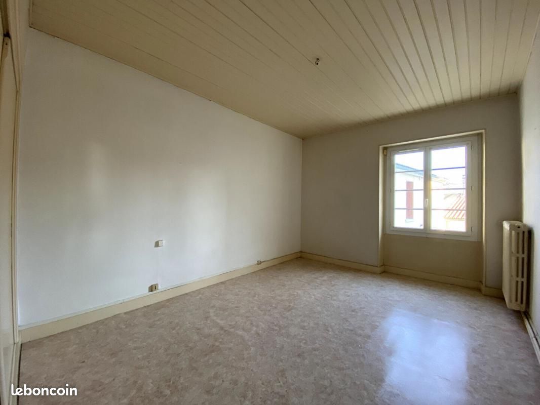 Maison 13 pièces 238 m² - Saint-Michel 16470 (image principale 5)
