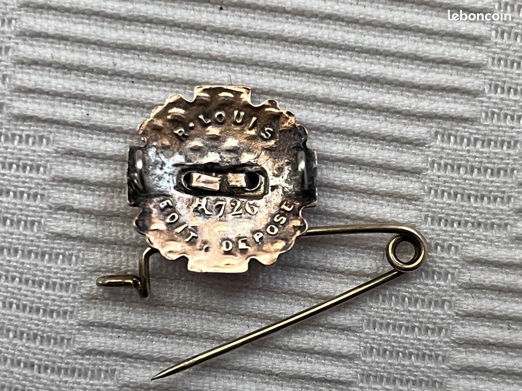 Insigne épinglette Vintage - Yougoslavie - Chanteuse Folk Nada Obric