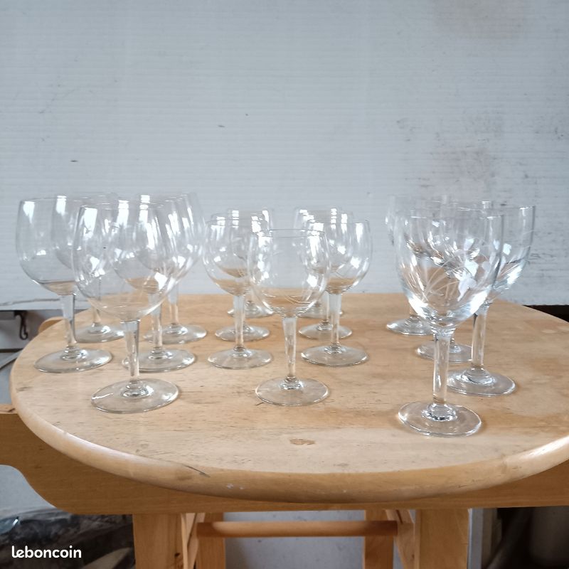 18 verres sérigraphiés
15 l ensemble
Contact mp (image 2)