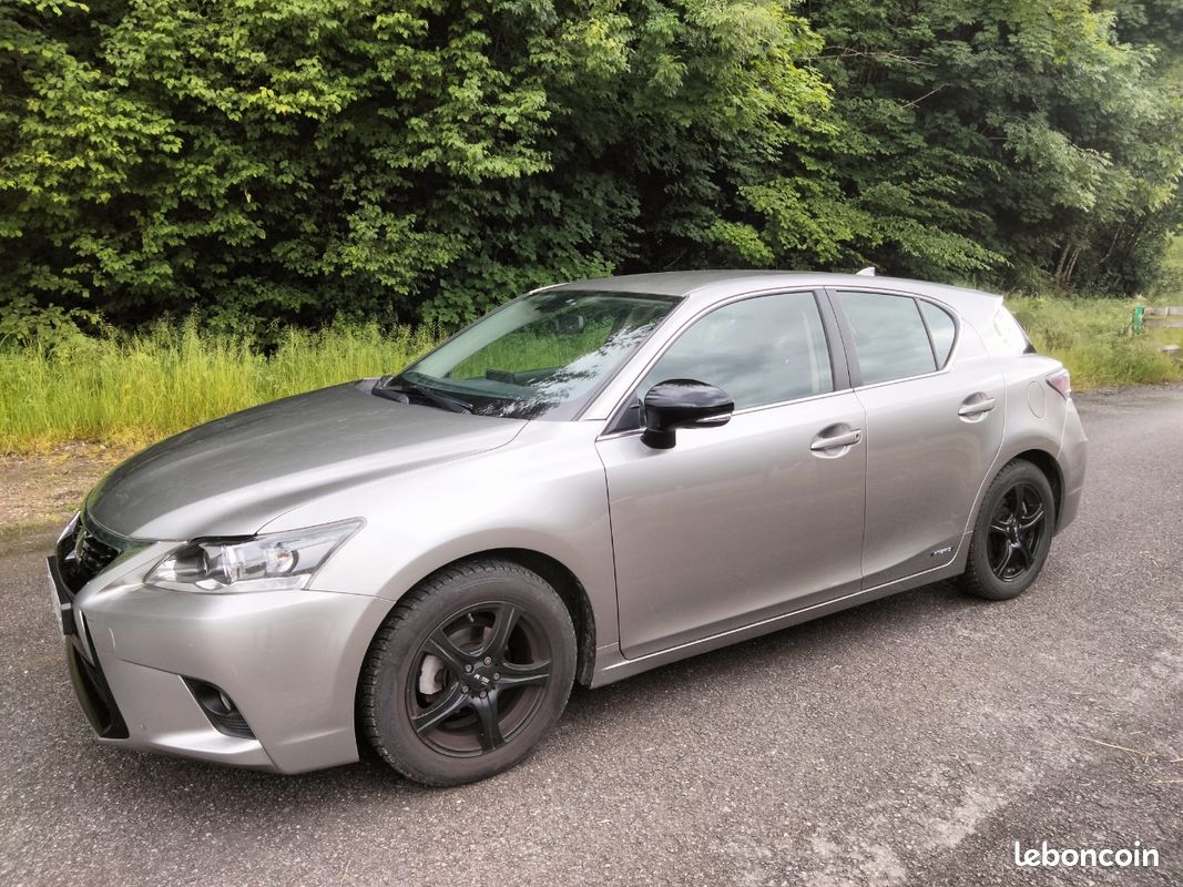 Lexus CT 200 H - Voitures