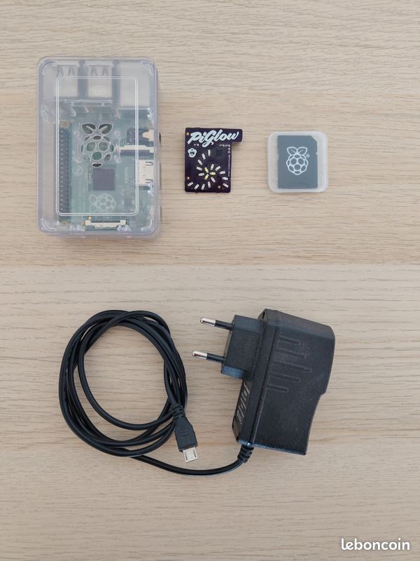 Raspberry Pi 1 Model B+ avec Carte SD 8gb + chargeur + PiGlow (image 1)