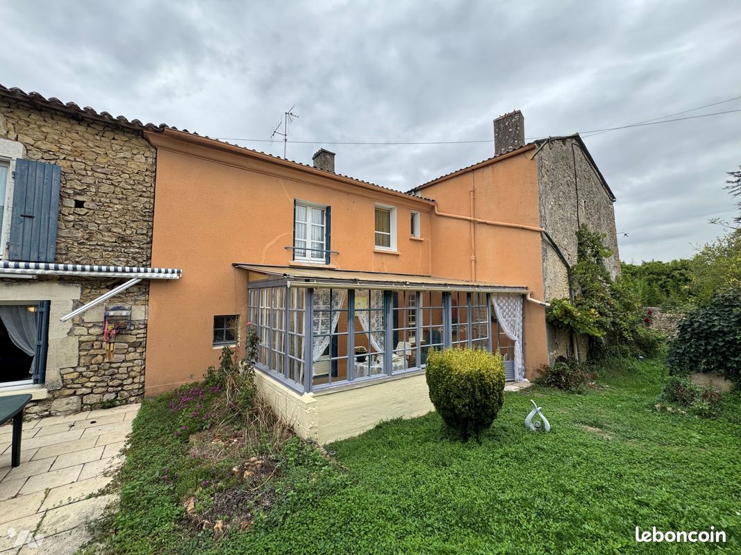 Maison 9 pièces 225 m² · à Saint-Loup-Lamairé · 225 m² · 130 000 €