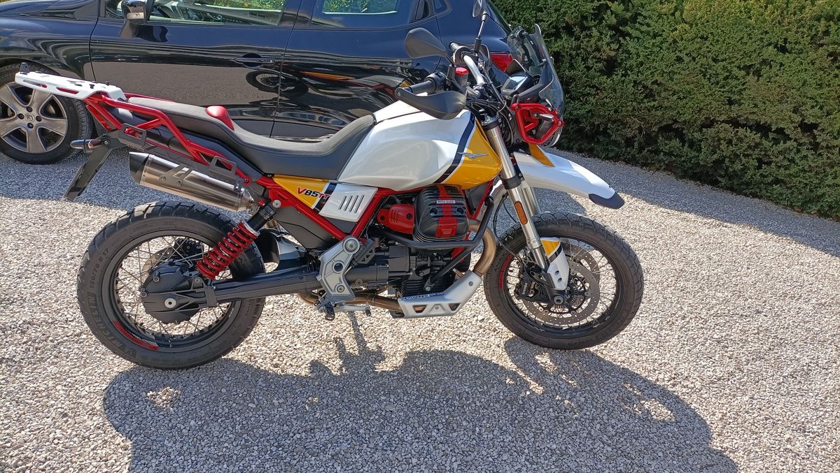 Moto Guzzi V85 TT 2021 - Motos