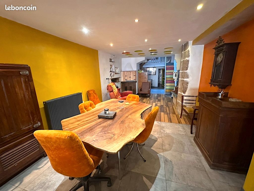Maison 8 pièces 206 m² · à Port-sur-Saône · 206 m² · 128 000 €