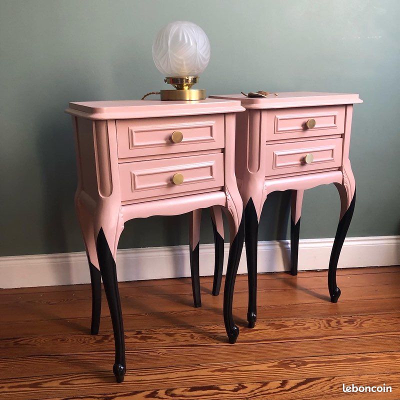 Paire de chevets anciens style Régence rénovés en rose poudré et noir (image 1)