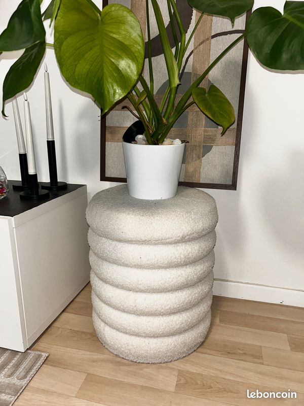 Pouf action bouclette