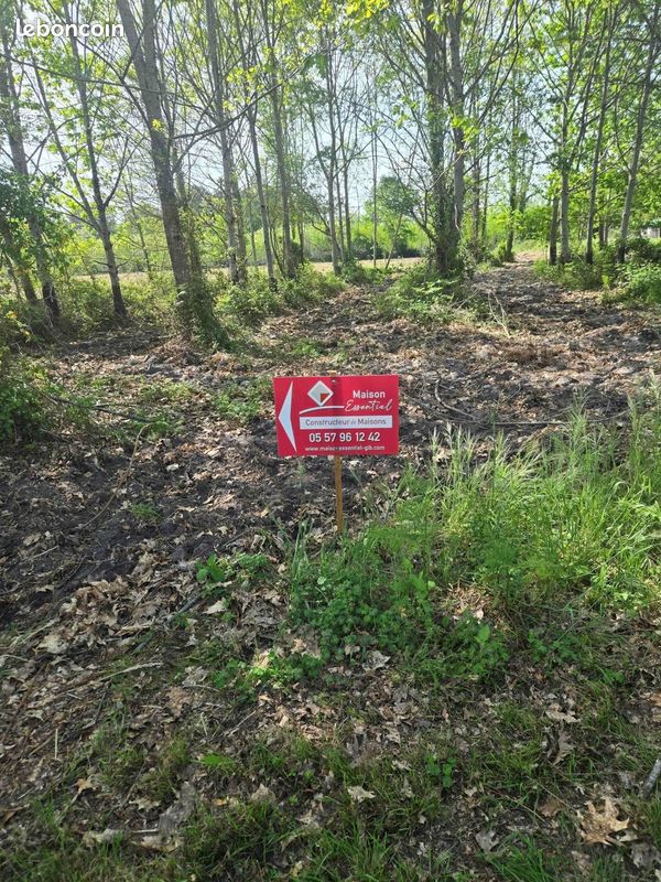 Terrain à bâtir de 800 m² à LE TUZAN (33) · 66 000 €