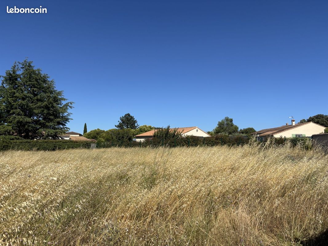 Terrain à bâtir de 813 m² à CORNILLON-CONFOUX (13) · 262 500 €