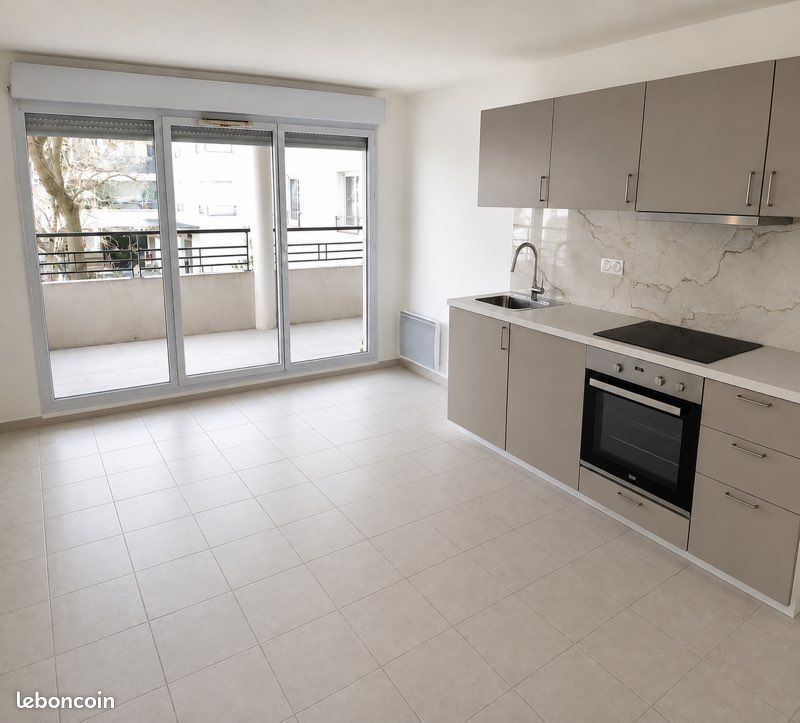 Parking 3 pièces 53 m² · à Lyon · 53 m² · 1 300 €/mois