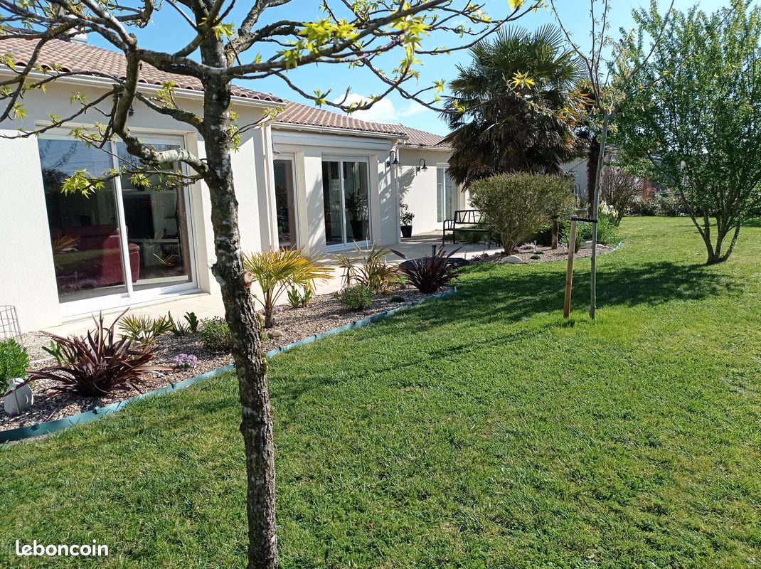 Maison 5 pièces 148 m² · à Saint-Hilaire-la-Palud · 148 m² · 330 000 €