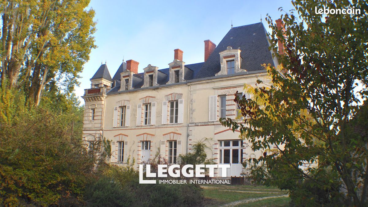 Maison 9 pièces 333 m² · à Noyant-Villages · 333 m² · 473 000 €