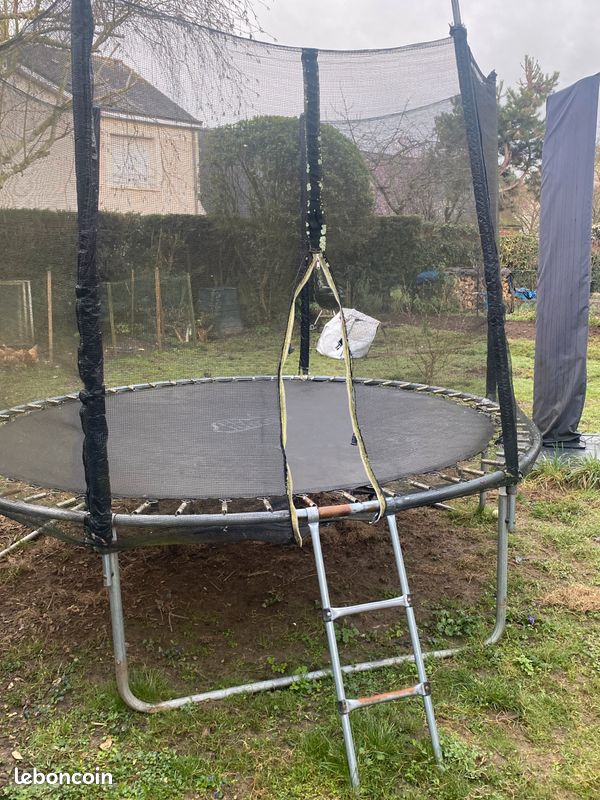 Trampoline flyjump (image 1)