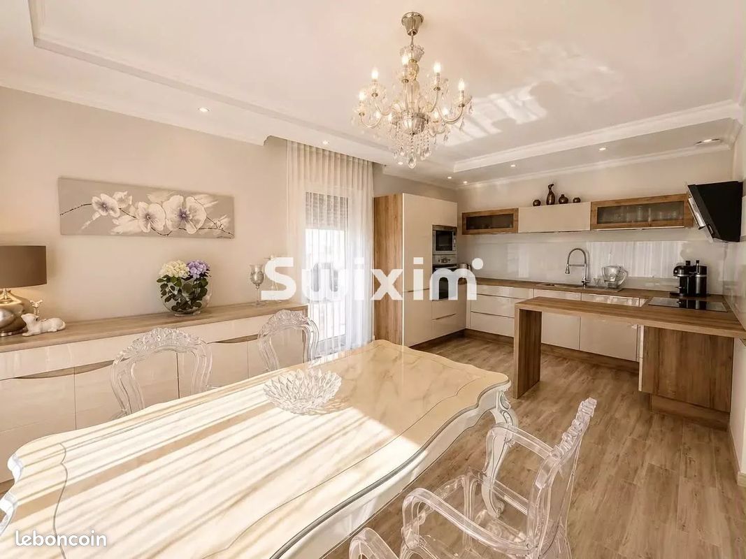 Maison 7 pièces 150 m² · à Lons-le-Saunier · 150 m² · 350 000 €