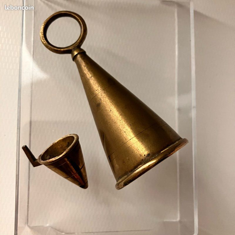 BOUGEOIRS ANCIENS, et accessoires, dont mouchette, éteignoirs pièces détachées etc (image 5)