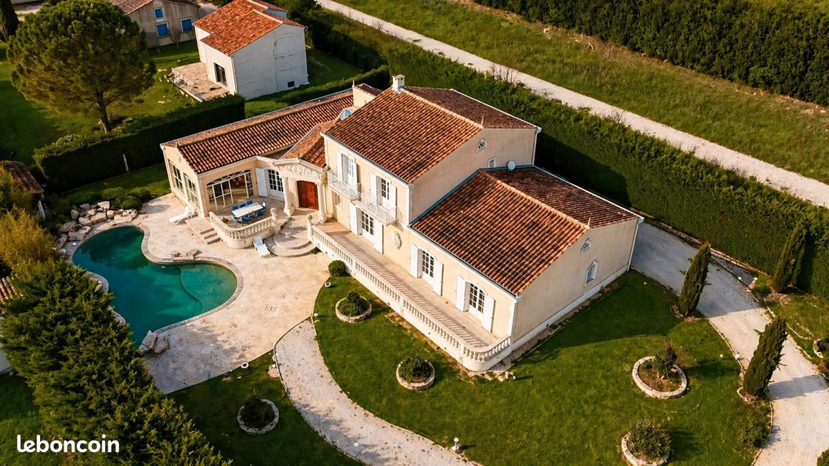 Maison 8 pièces 361 m² · à Mollégès · 361 m² · 2 200 000 €