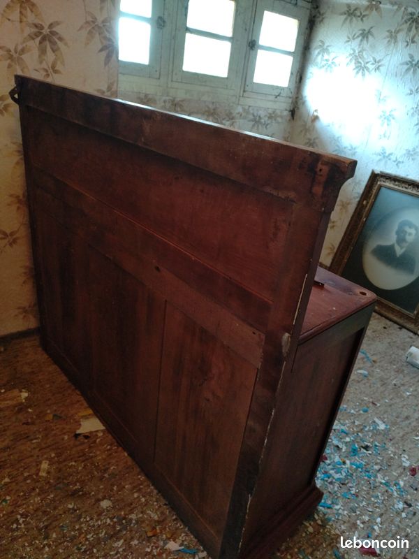 Buffet à portes vitrées (image 10)