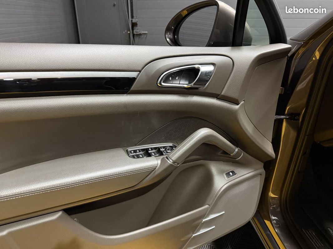 PORSCHE CAYENNE S E-Hybrid V6 416 cv hybride rechargeable - JANTES RS SPYDER 20\' / SUIVI FULL PORSCHE (image 7)