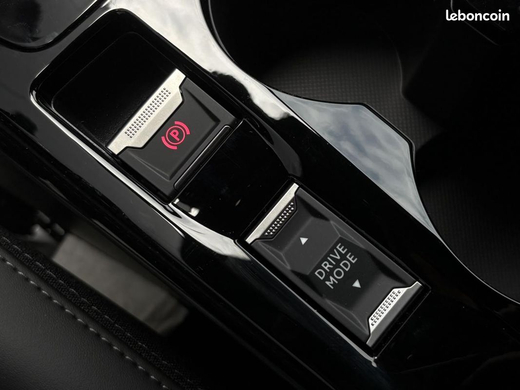 PEUGEOT 208 Hybrid 110 e-DSC6 GT avec Caméra, Clé mains libres et Apple Car Play (image 17)