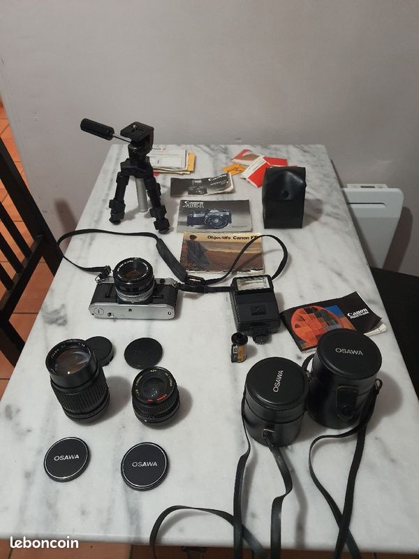 Appareil photo CANON AE-1 argentique de 1979 (image 1)