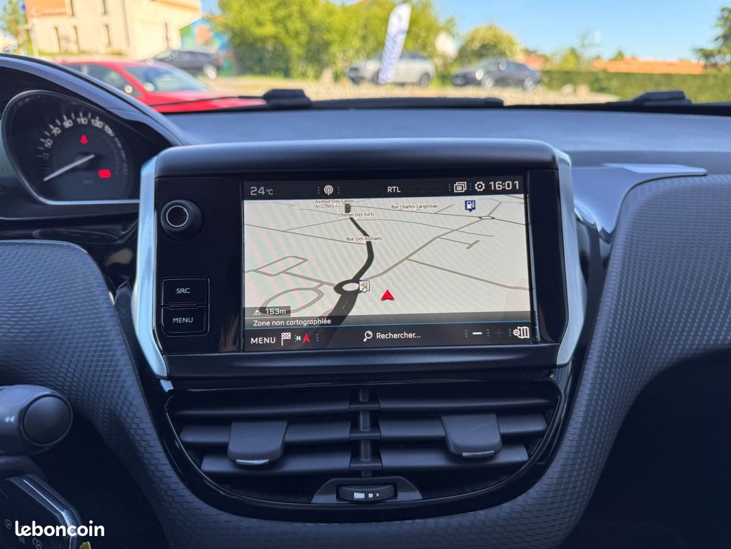 Peugeot 2008 - 1.6 BlueHdi 100CH Bvm5 Crossway (image 10)