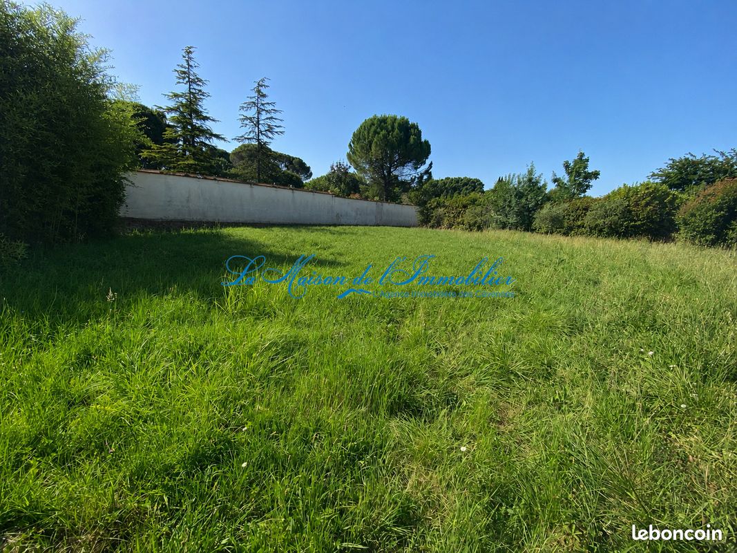 Terrain 962 m² · à Vic-le-Fesq · 962 m² · 118 000 €