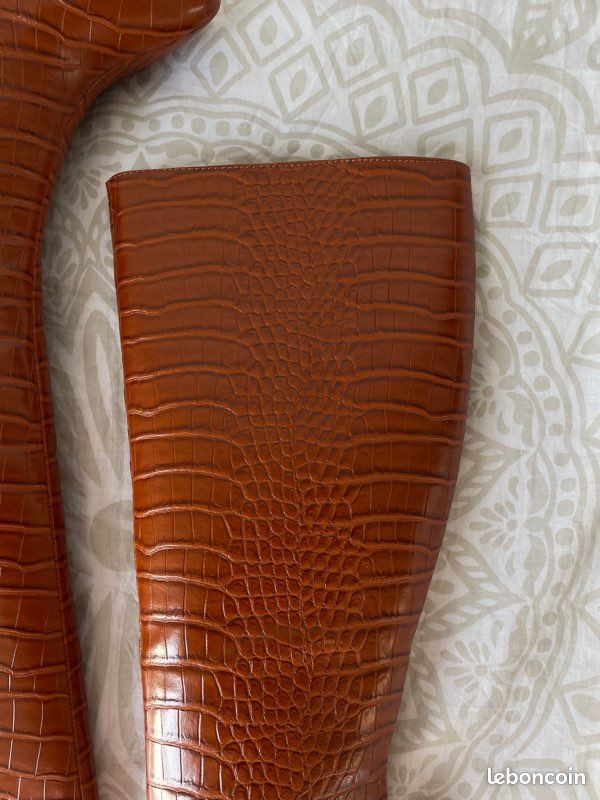 Bottes hautes a talon motif croco marron (image 5)