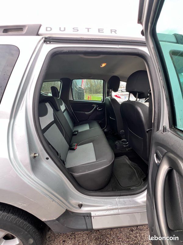 DACIA DUSTER 1.2i essence Turbo 125 cv 16v 111200 km Garantie 12 Mois (image 9)