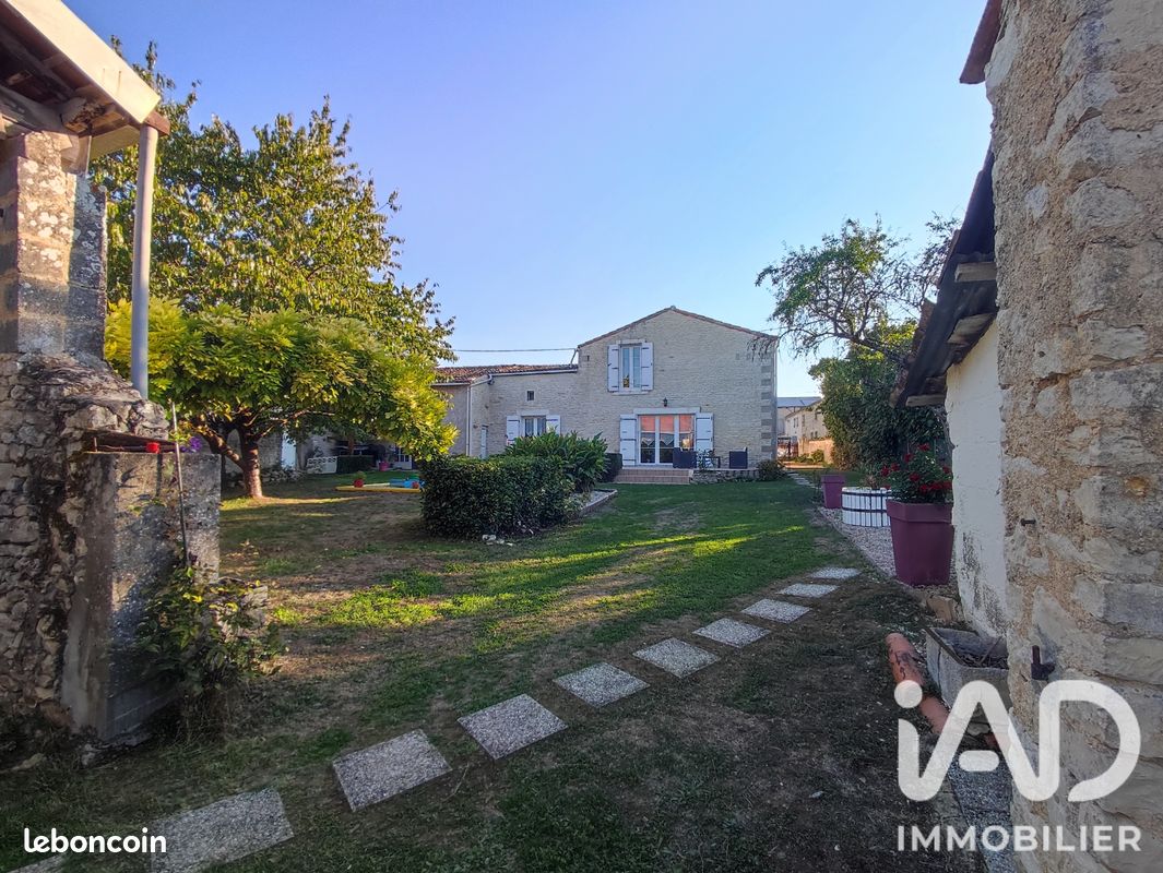 Maison 6 pièces 190 m² · à Nuaillé-d'Aunis · 190 m² · 359 000 €