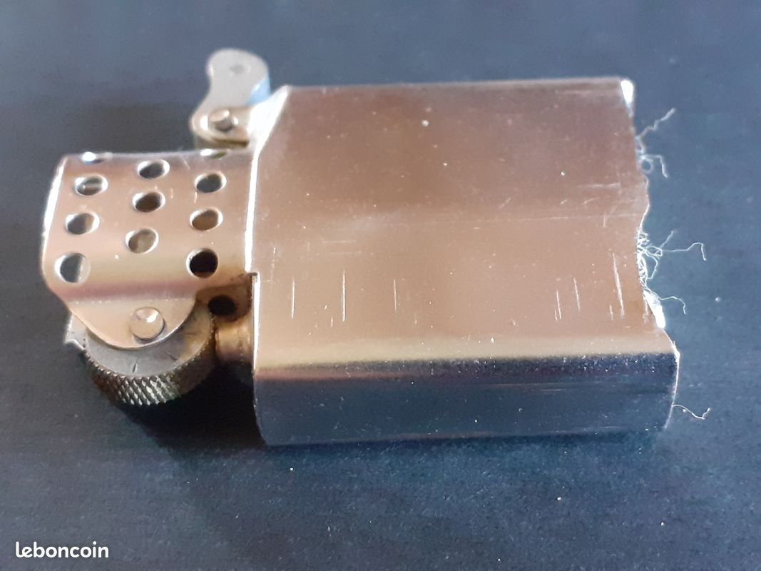Briquet À Huile De Kérosène De Roue Vintage, Briquet En Laiton De Briquet À Huile De Kérosène De Roue Vintage, Briquet En Laiton De