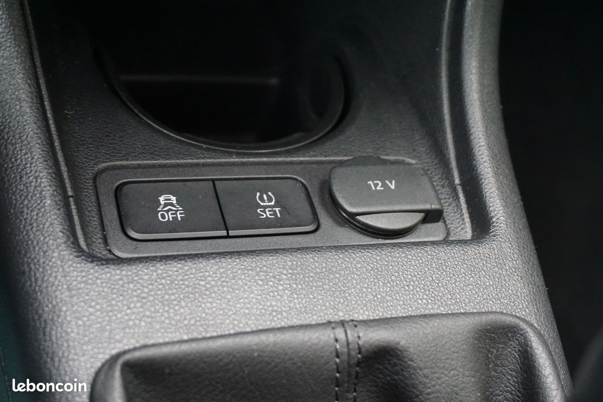 Volkswagen UP 1.0 75CH BLUEMOTION TECHNOLOGY UP CONNECT 5P EURO6D-T (image 27)