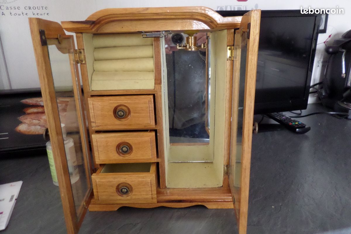 Petite armoire à bijoux (image 2)