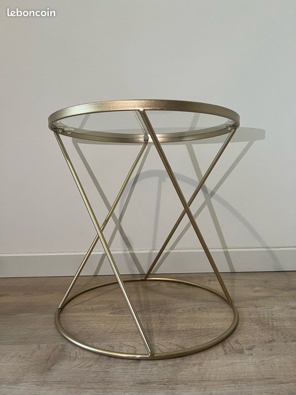 Table d’appoint / de chevet (image 1)