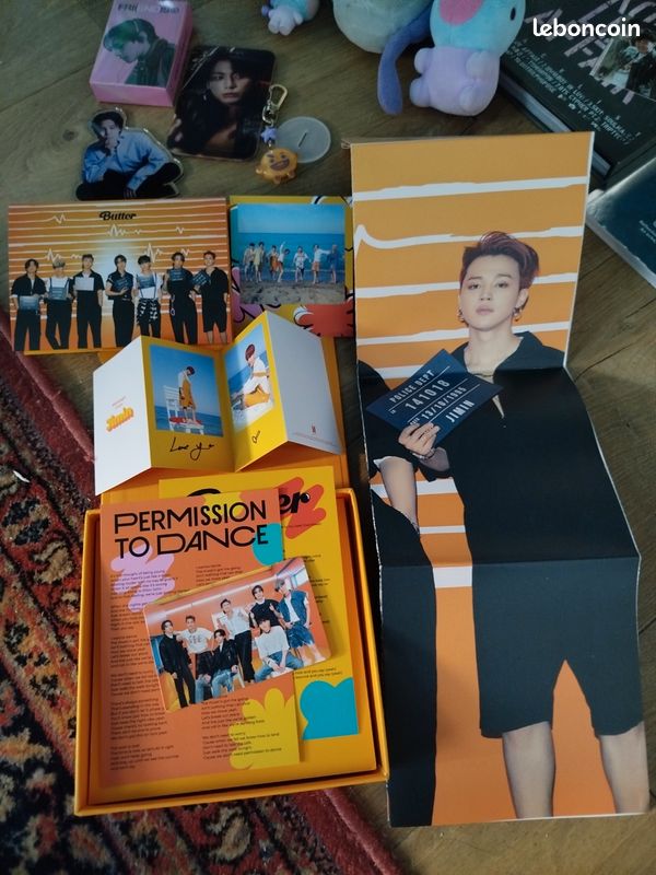 Gros lot albums, peluches etc. BTS (image 4)