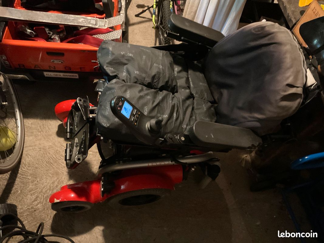 Fauteuil roulant électrique (image 1)