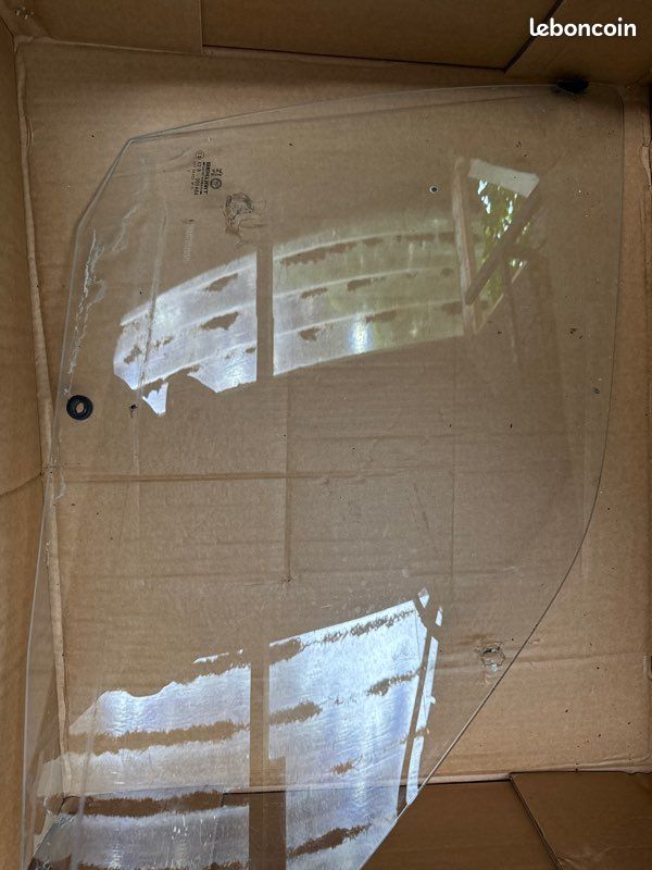 Vitre passager Peugeot 405 phase 2 (image 1)