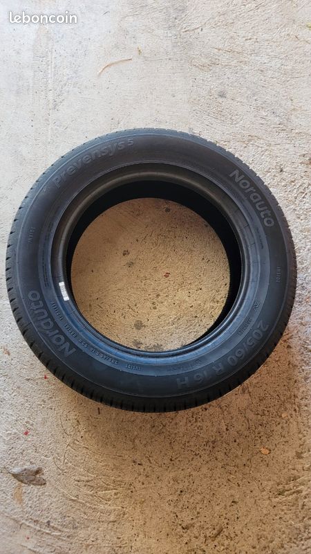 Pneus 205 60 R 16 norauto été neufs avec étiquette (image 2)