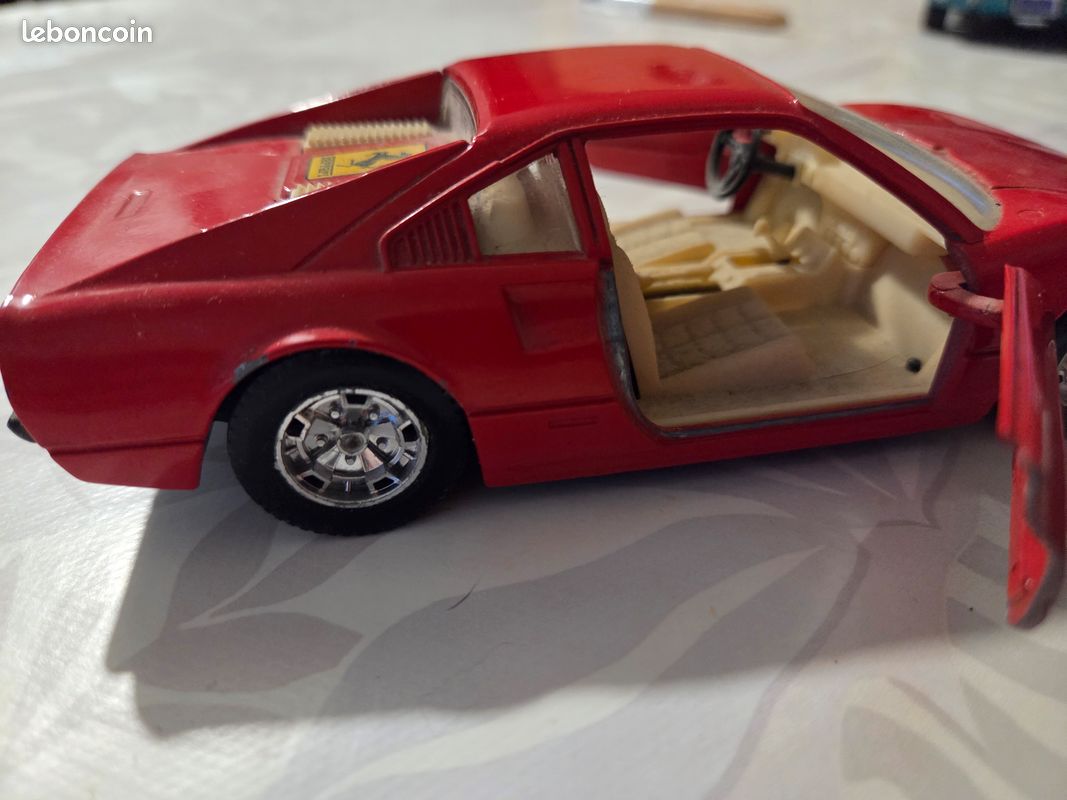 Miniature Bburago 1:43 Ferrari 308 GTB 1982 – Voiture De Course – Neuf En Boîte