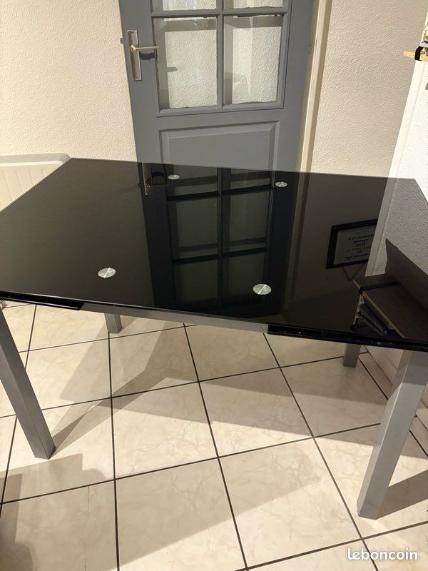 Table à manger (image 1)