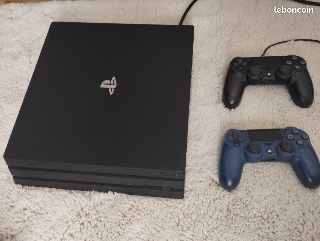 Playstation 4 slim (image 1)