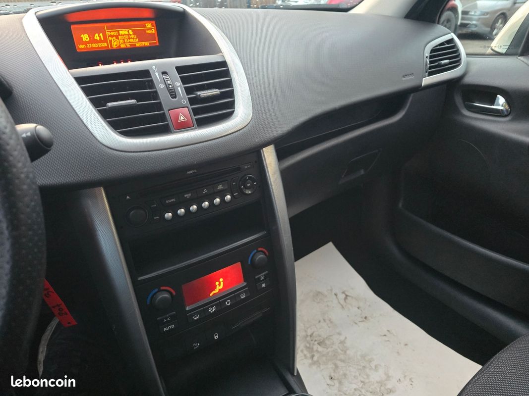 Peugeot 207 1.4 l 16 v 95 cv 79000 km (image 9)