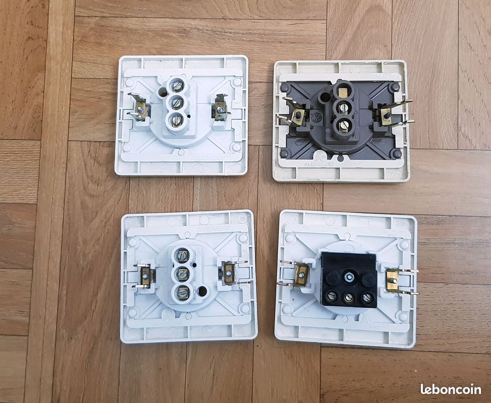 Interrupteur Va-et-vient Ancien Alombard Trocadéro - Neuf, Carré, Plastique, Pour Intérieur 220V