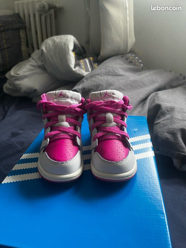 Nike Air Jordan Mid bébé enfant Blanc et Rose Pointure