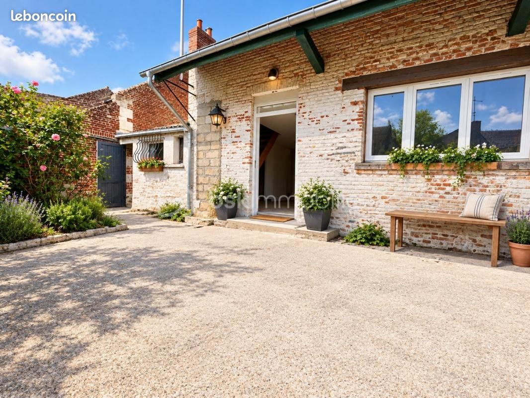 Maison 2 pièces 128 m² · à Tricot · 128 m² · 175 000 €