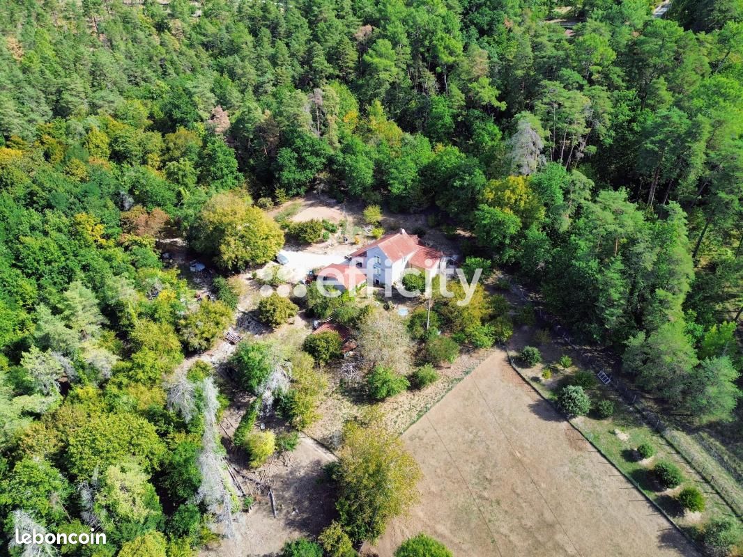 Maison 6 pièces 145 m² · à Château-l'Évêque · 145 m² · 239 900 €