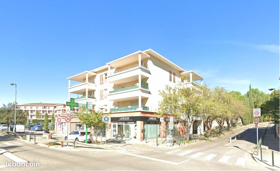 Local commercial / professionnel 114 m² – Aix La Duranne – 4 parkings (image 1)