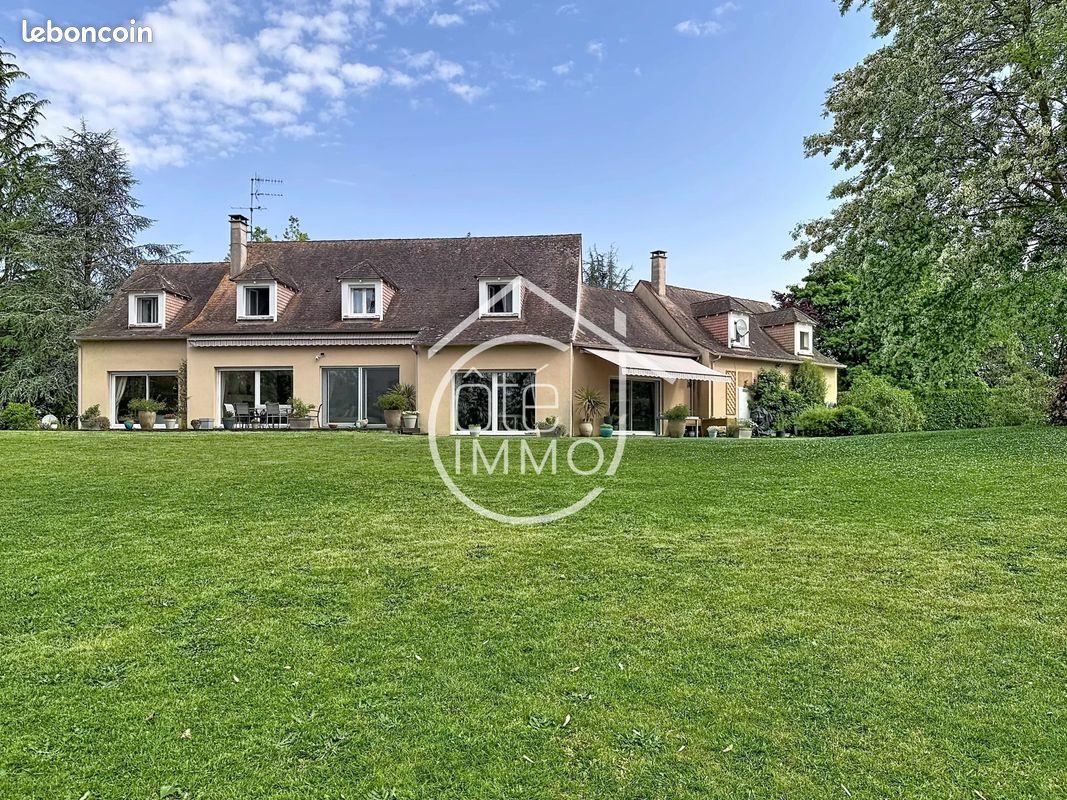 Maison 8 pièces 295 m² · à Le Fleix · 295 m² · 595 000 €