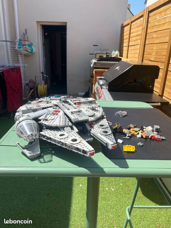 Lego stars wars millennium falcon (image 1)