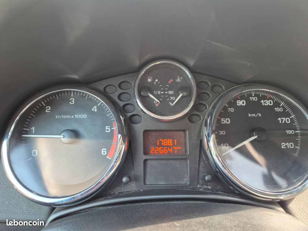 Peugeot 207 1.6 HDI 90ch 3ème main (image 5)